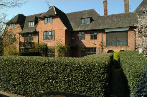 07 Heath Close